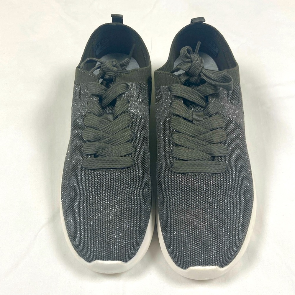 NWOT Cloudsteppers by Clarks cushion soft women’s gray glittery sneakers size 10